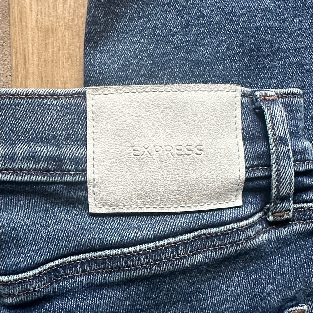 EXPRESS High Rise Wide Leg Cropped Jeans - Picture 6 of 6